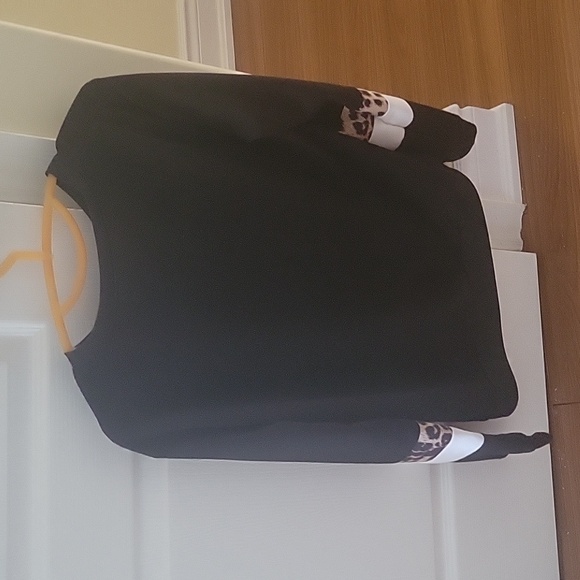 Sweater, Size L - Picture 2 of 3